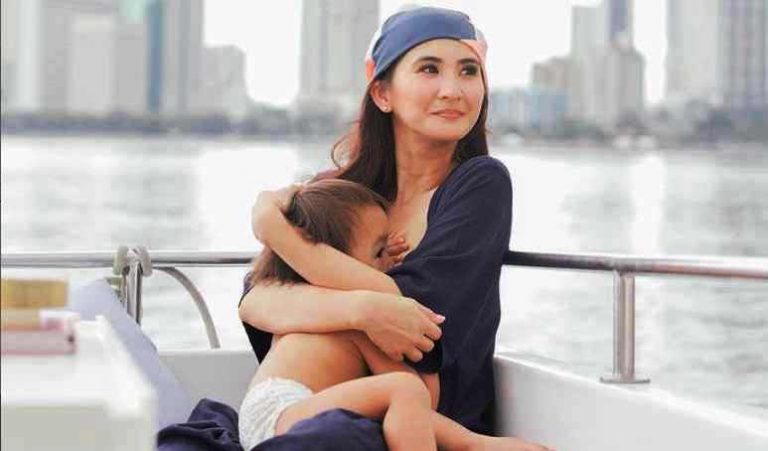 Rica Peralejo tiniyak sa netizens na hindi nasaktan ang anak habang breastfeeding